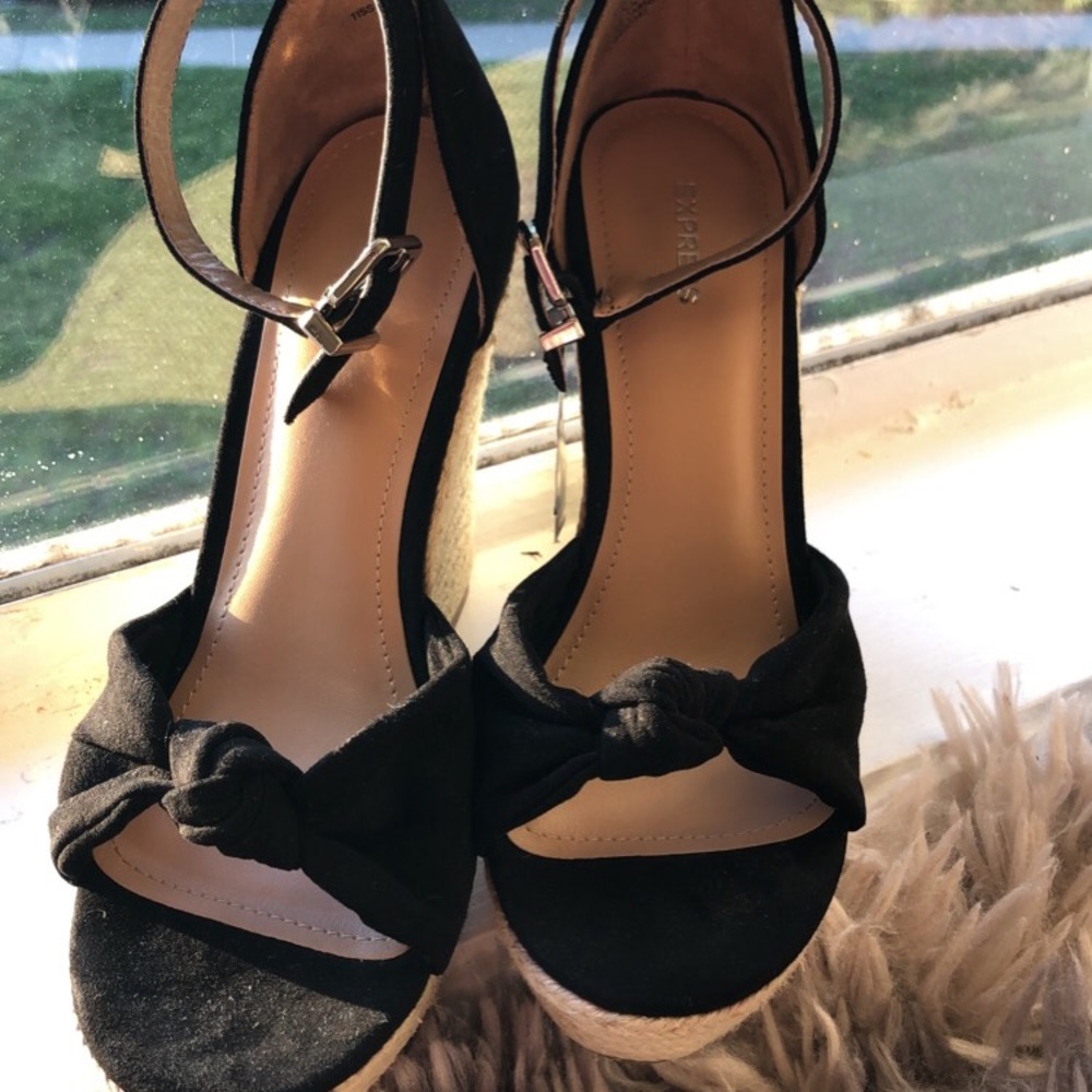 Express Bow Wedges sz. 8